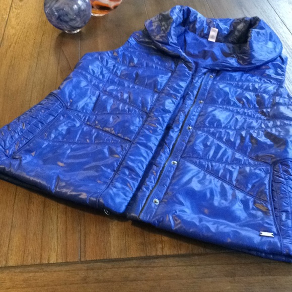 Lucy Lightweight Packable Puffer Vest - Picture 7 of 8